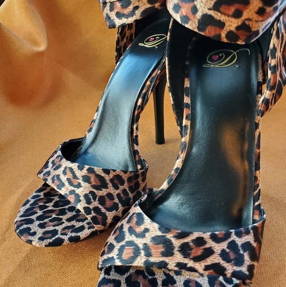 Beyond Sexy Leppard Heels!!! - Picture 5 of 12